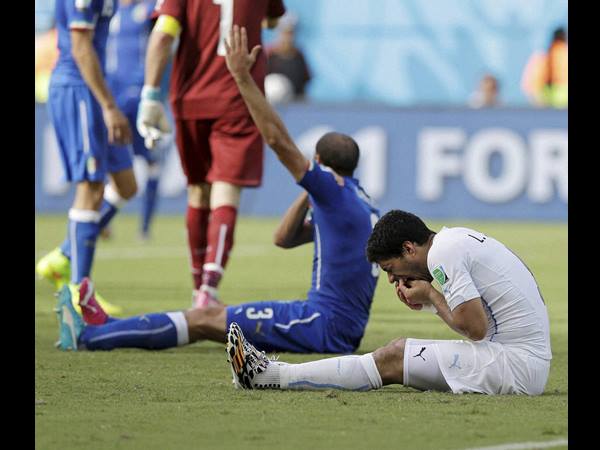 സുവാരസിന്റെ കടി