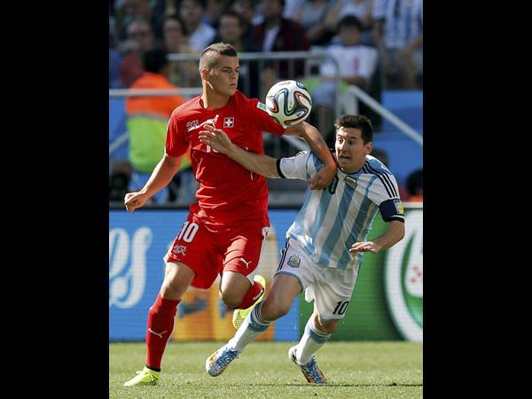 നാലില്‍ നാല്