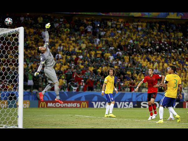 ജൂലിയോ സീസര്‍ (ബ്രസീല്‍)