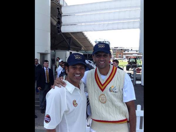 ദ്രാവിഡ് കൂടെയുണ്ട്