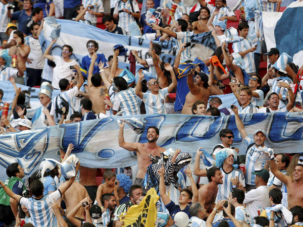 കാണികള്‍ക്കും അടി വേണം