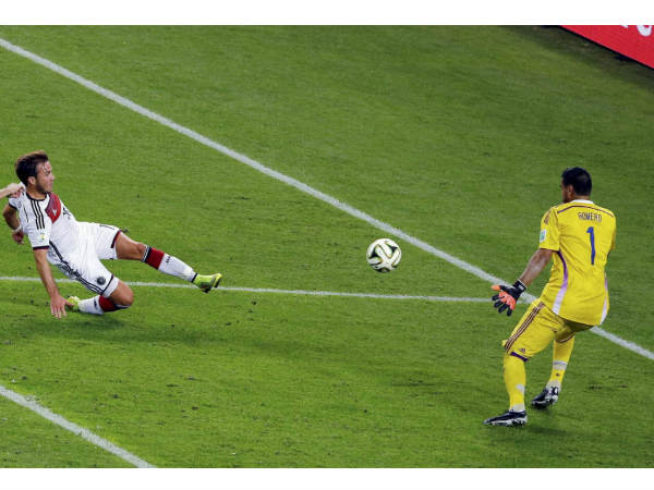 അയാളും ഞാനും തമ്മില്‍