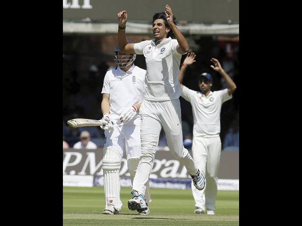 ഇഷാന്ത് വെറുതെ എറിയുന്നു