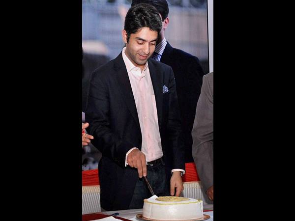 ജനനം, കരിയര്‍