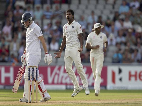 ആരോണാണ് ഫാസ്റ്റ് ബൗളര്‍