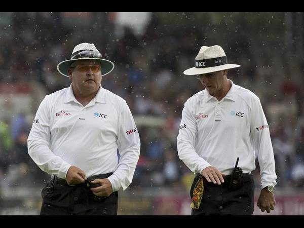 ഈ മഴയത്തെന്ത് കളി