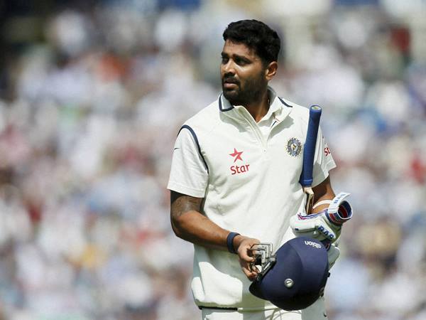 വിജയ് കാത്തുനിന്ന് മടുത്തു