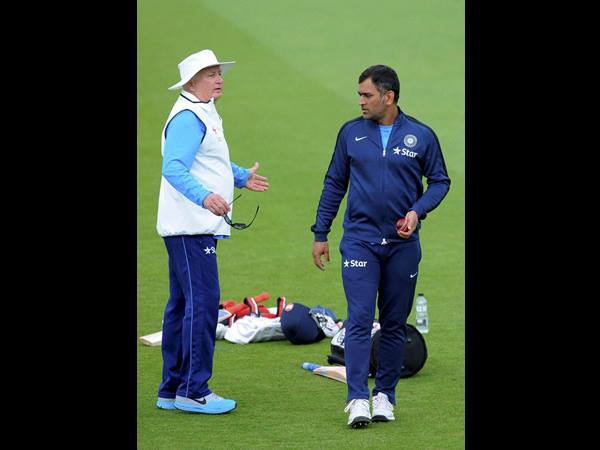 ധോണി ഒറ്റപ്പെടുമോ