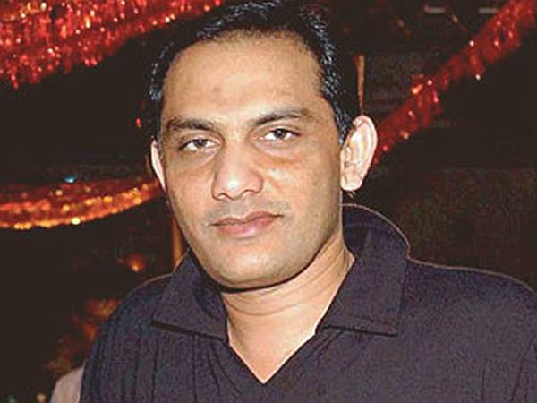 അസ്ഹറുദ്ദീന്‍ പിന്നിലായി