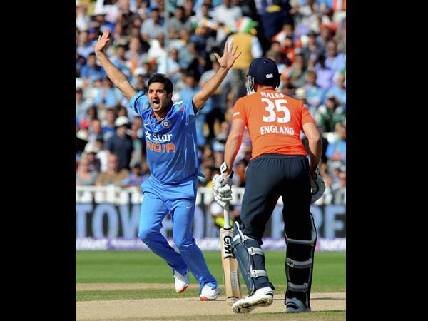 ഔട്ടല്ലേ അംപയറേ അല്ലേ