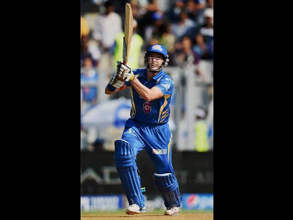 ഹസി നങ്കൂരമിട്ടു