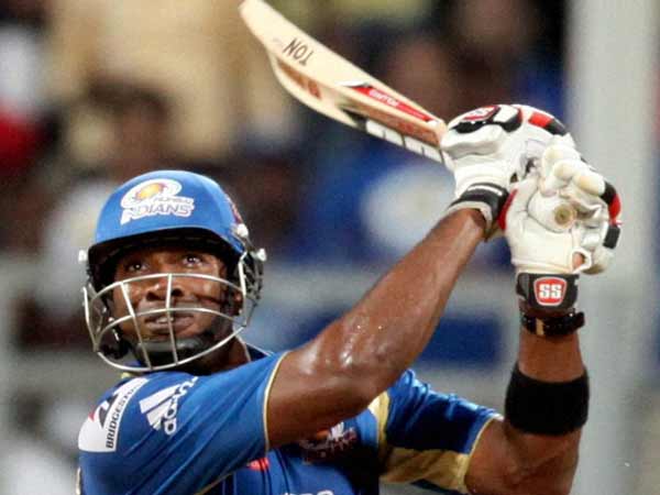 ബൗളിംഗ് പോര, ഫീല്‍ഡിംഗ് ദയനീയം