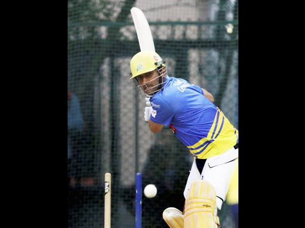 ലാസ്റ്റ് ബട്ട് നോട്ട് ദ ലീസ്റ്റ്, ക്യാപ്റ്റന്‍ ധോണി