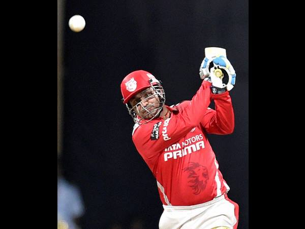 വീരു ഗോള്‍ഡന്‍ ഡക്ക്