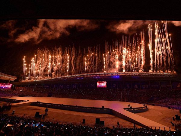 വെടിക്കെട്ട് തുടക്കം