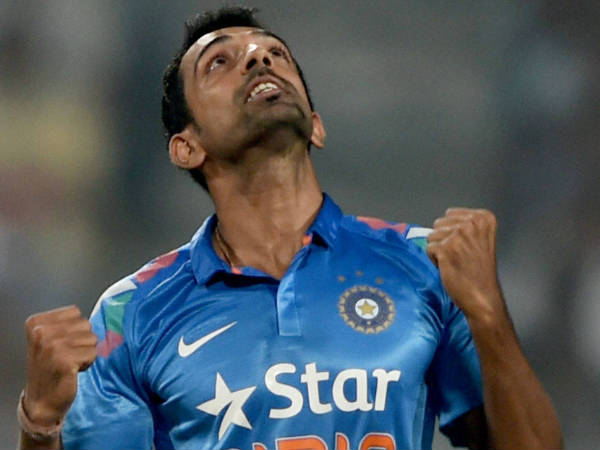 കുല്‍ക്കര്‍ണി എറിഞ്ഞ് തകര്‍ത്തു