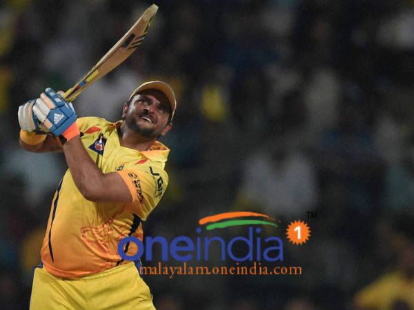 സൂപ്പര്‍മാന്‍ റെയ്‌ന, ഫീല്‍ഡിംഗ്