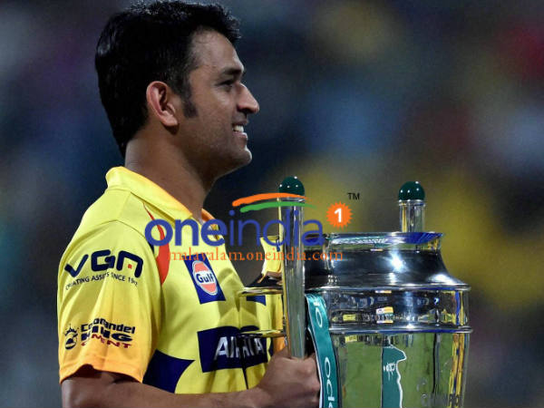 ക്യാപ്റ്റന്‍ കൂള്‍ ധോണി