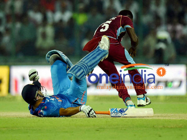 ക്യാപ്റ്റന്‍ ധോണി