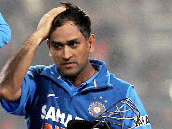 സമ്മര്‍ദ്ദമോ ധോണിക്കോ....