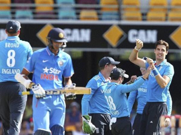 ഓള്‍റൗണ്ടര്‍ ഔട്ട്