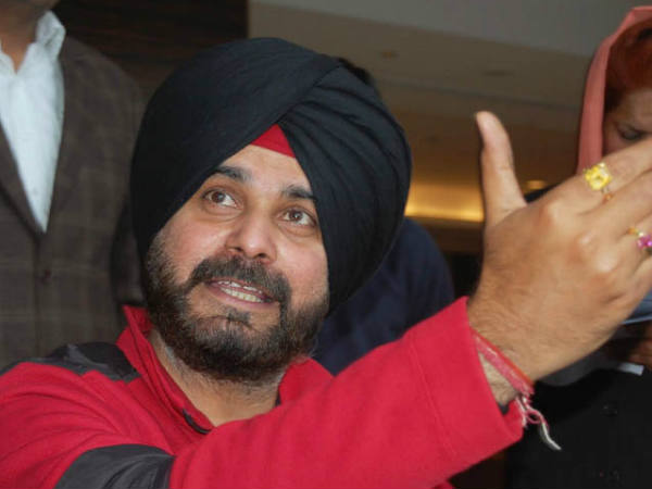 1996 നവ് ജ്യോത് സിംഗ് സിദ്ദു (93 റണ്സ്) 1996 നവ് ജ്യോത് സിംഗ് സിദ്ദു (93 റണ്സ്)