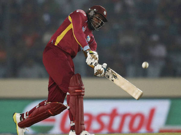 ഒരു ഫോറടിച്ചാല്‍ വീരു താഴെ...