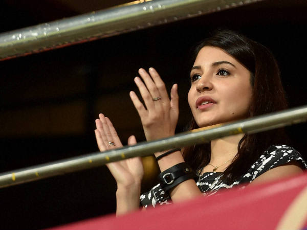 കയ്യടിക്കാന്‍ അനുഷ്‌കയും