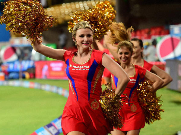 വീസ് വീശിയടിച്ചു