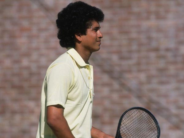 കുഞ്ഞ് സച്ചിന്‍ കളിക്കുന്നു