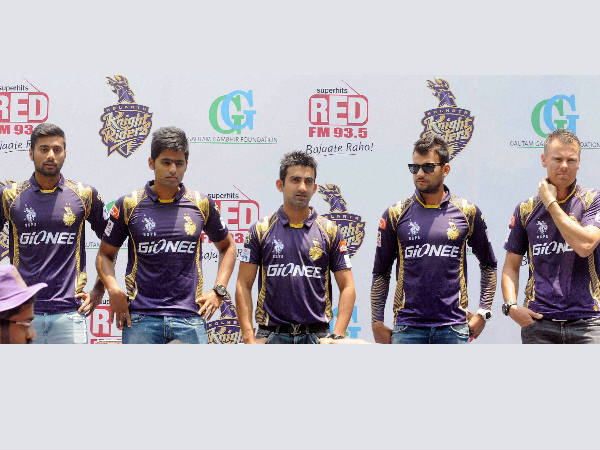  കൂട്ടത്തകര്‍ച്ച