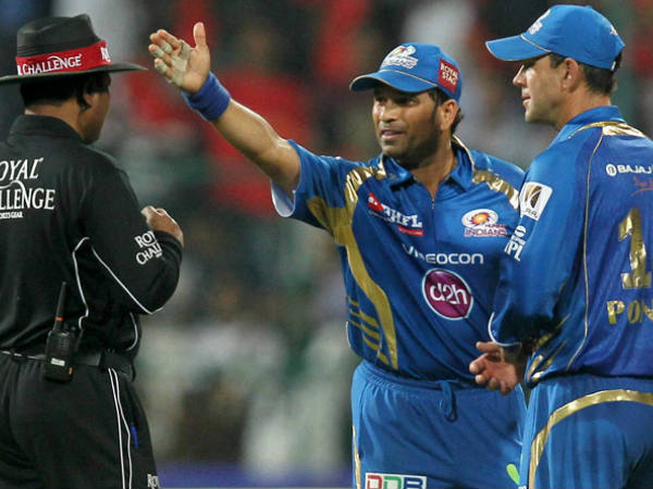 കളിക്കാര്‍ ആരൊക്കെ