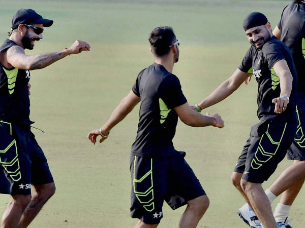 സ്പിന്നര്മാര് രണ്ട് സ്പിന്നര്മാര് രണ്ട്