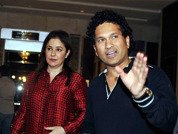 അഞ്ജലിയുമുണ്ട്