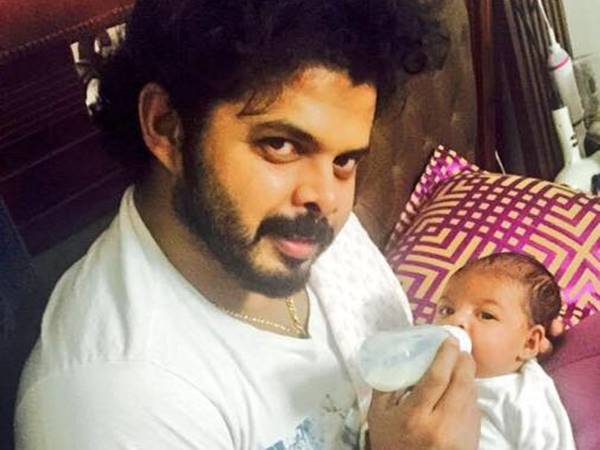 ഫീഡിങ്ങ് ബോട്ടിലുമായി ശ്രീ