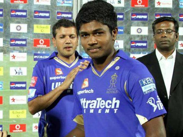 ആദ്യത്തെ മലയാളി ബാറ്റ്‌സ്മാന്‍