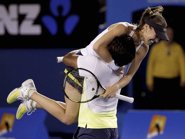 രാജകീയമായി സാനിയയും ഹിംഗിസും