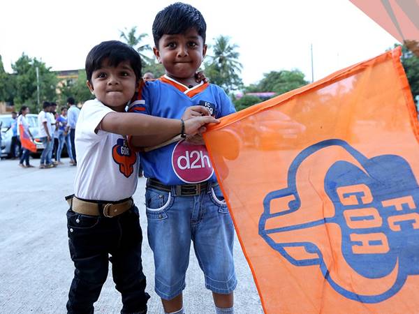 കുട്ടി ഫാന്‍സ്