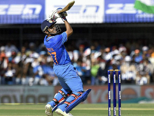 രഹാനെയും ധോണിയും രക്ഷിച്ചു