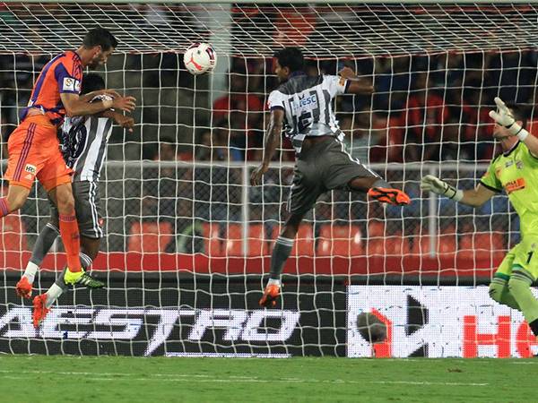 കൊല്‍ക്കത്തയുടെ പ്രതിരോധം