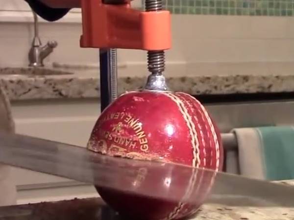 ആദ്യമായി പിങ്ക് പന്ത്