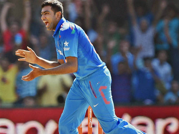  അശ്വിന്‍ ധോണിയ്‌ക്കൊപ്പം