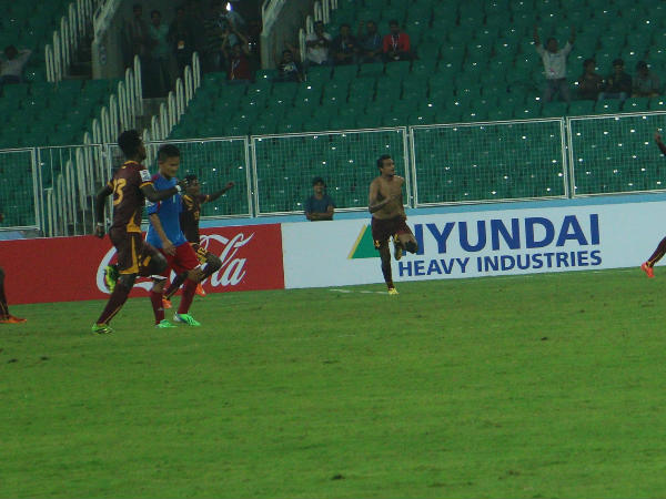 പുതിയ ഗ്രൗണ്ടിലെ ആദ്യ കളി 