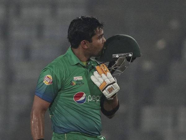 ഉമര്‍ അക്മല്‍ മാന്‍ ഓഫ് ദ മാച്ച്