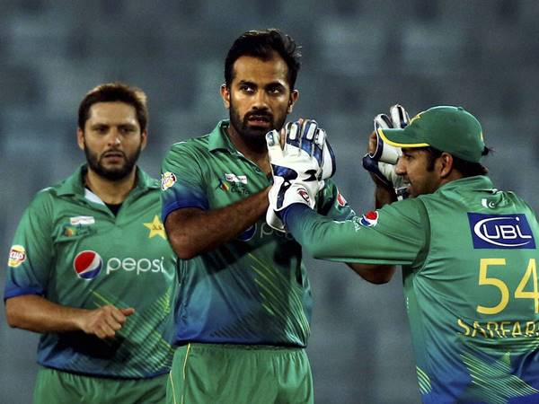 ബൗളിംഗ് പരീക്ഷിക്കപ്പെട്ടു