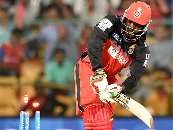 ആദ്യം ചെറിയൊരു മിന്നല്‍