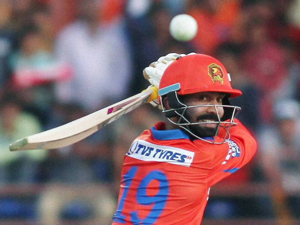 ദിനേശ് കാര്‍ത്തിക്കിന്റെ ബാറ്റിംഗ്