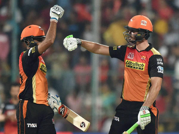 ഇങ്ങനെ അടിക്കല്ലേ