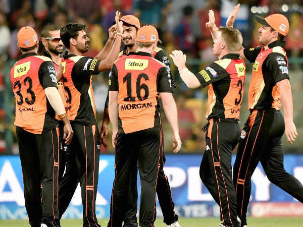 മാര ബൗളിംഗ്