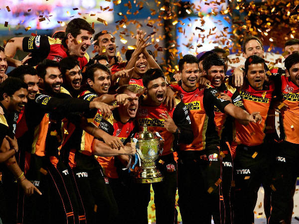 ഇത് കന്നിക്കിരീടം, സന്തോഷക്കിരീടം..